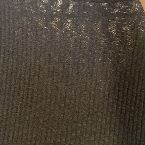 URBAN  OUTFITTERS- Black v-neck 👚 - Picture 7 of 8